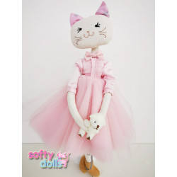 Pembe Elbiseli Kedi Kız